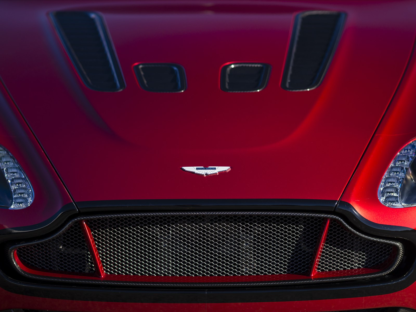 Aston Martin V12 Vantage S 2014